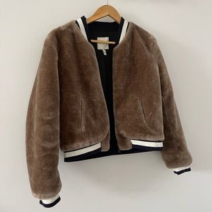 Super cute bomber in mint condition